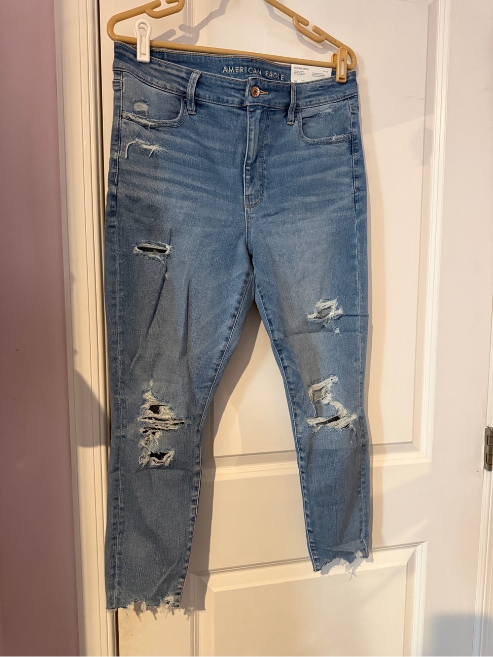 American Eagle Outfitters Light Blue Distressed Cropped Jeans
